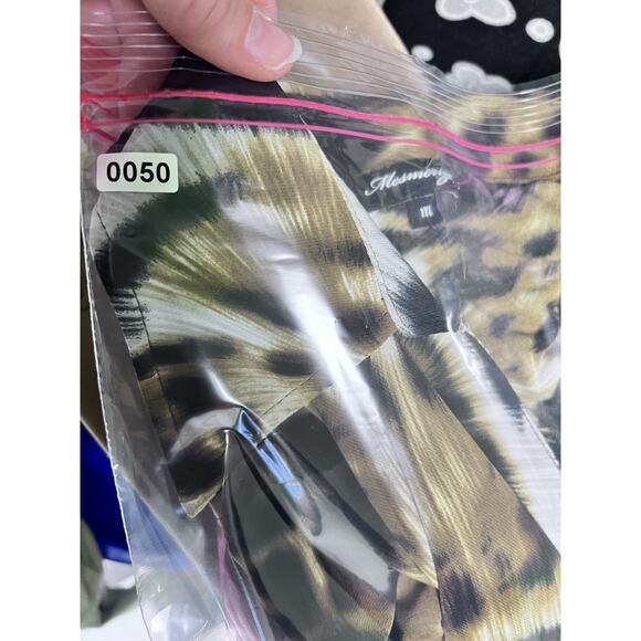 VTG 90s Top Womens Leopard Print Animal Cheetah Medium V-neck 70s Style Collar - Picture 15 of 15